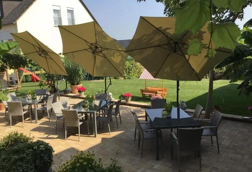 バルコニー付きシングルスタンダードルーム, Bed And Breakfast Rheingauer Hof