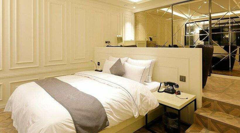 Quarto Estandar, Ischia