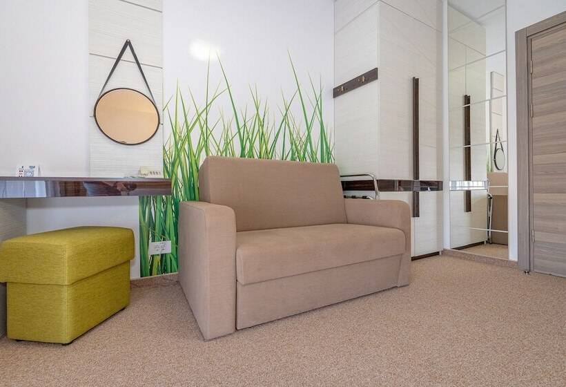 スタンダードシティビュールーム, Mera Brise