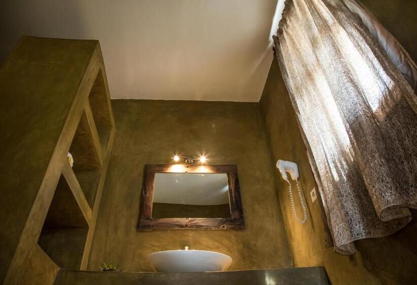 스탠다드 룸 킹사이즈 침대, Milele Beach Resort