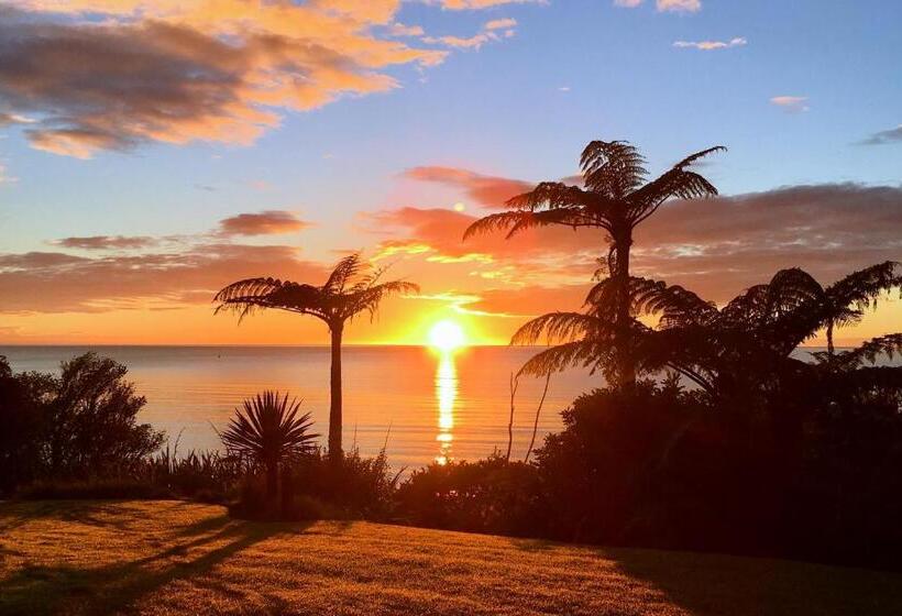 Студия Стандарт Вид на Море, Adrift In Golden Bay  Absolute Beachfront Villas