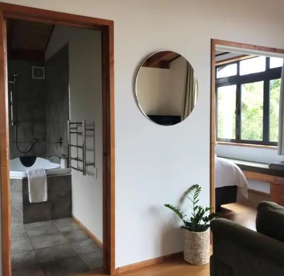 Deluxe-bungalow, Adrift In Golden Bay  Absolute Beachfront Villas