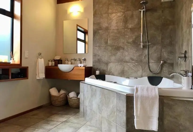 Deluxe-bungalow, Adrift In Golden Bay  Absolute Beachfront Villas