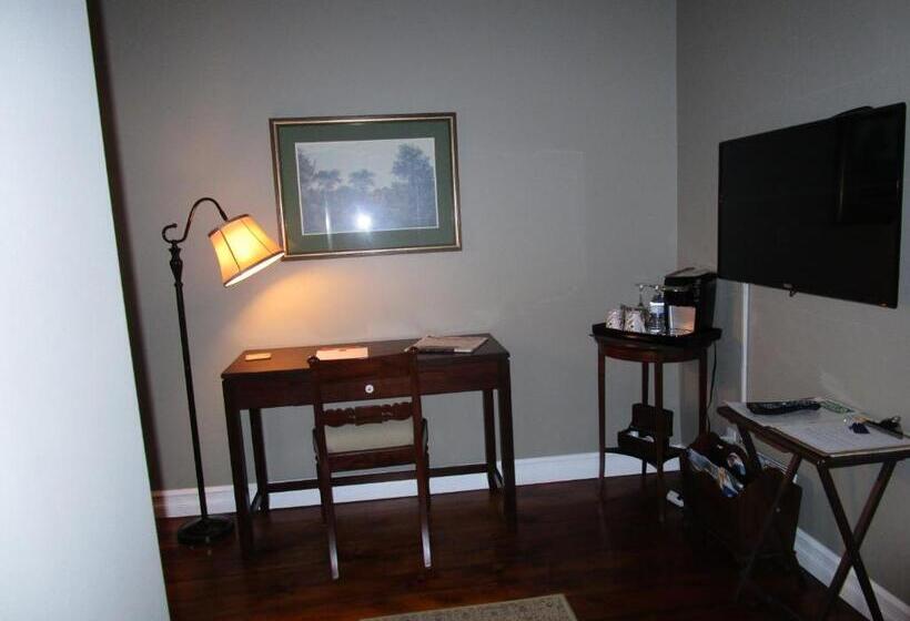 جناح سرير كينج, Sir Isaac Brock B&b Luxury Suites