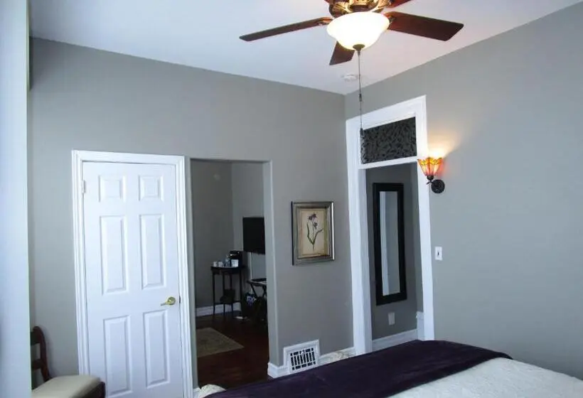 سوئیت با تخت بزرگ, Sir Isaac Brock B&b Luxury Suites