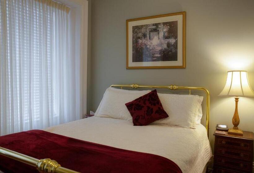 جناح, Sir Isaac Brock B&b Luxury Suites