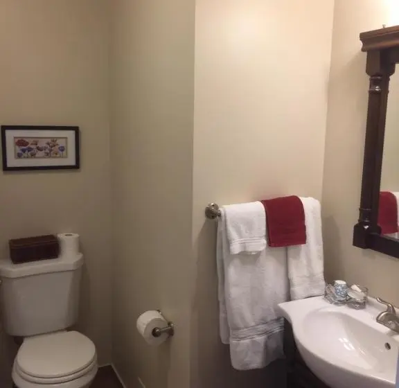 سوییت, Sir Isaac Brock B&b Luxury Suites