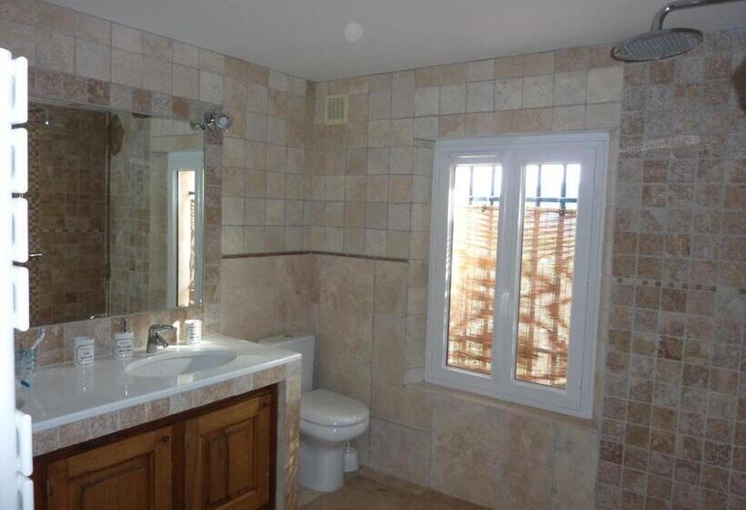 Номер Стандарт, B&b L'estuve Provencale