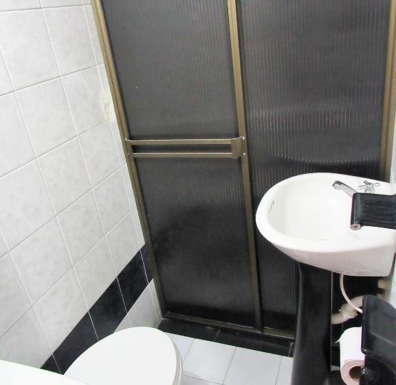 スタンダードルーム, B & C