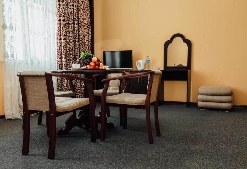 غرفة قياسية سرير كينج, Bek Khiva