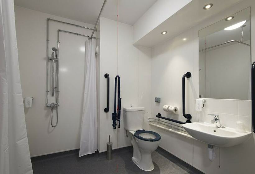 חדר סטנדרט מותאם לאדם עם מוגבלויות, Kings Chamber, Doncaster By Marston S Inns