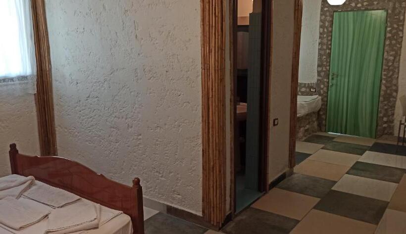 Aile Odası, Maxola's Dream Orikum