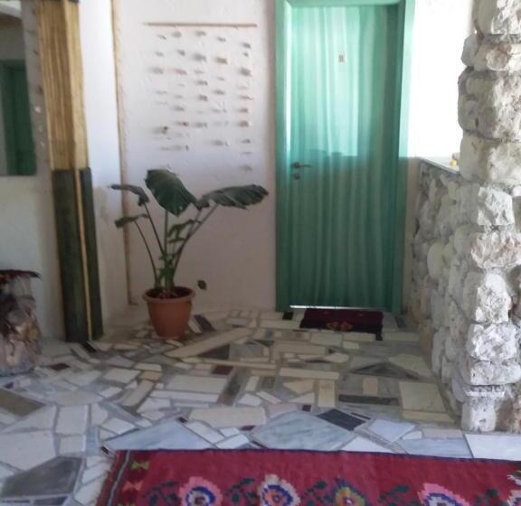 Aile Odası, Maxola's Dream Orikum