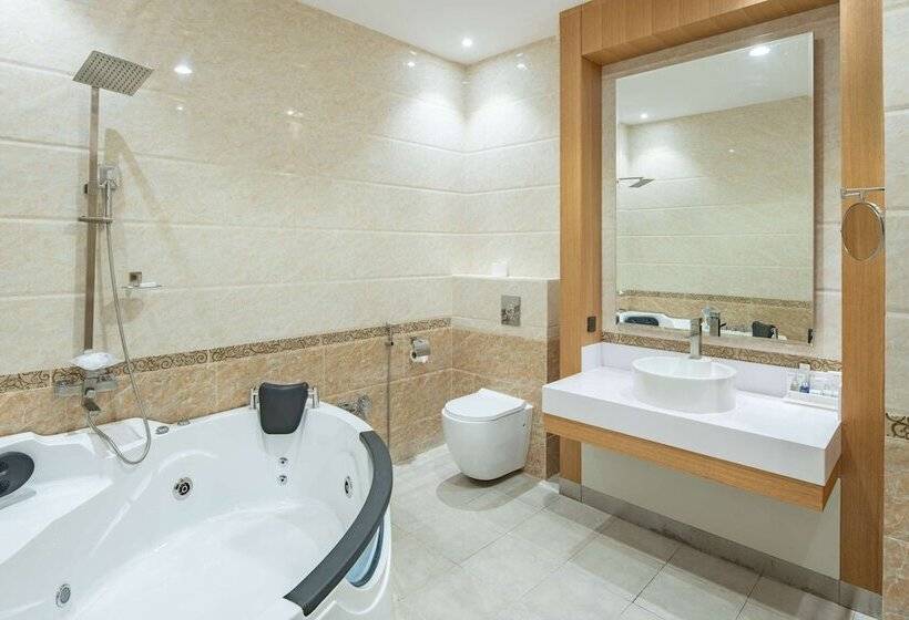 带4个卧室的别墅, Radisson Blu Hotel, Buraidah