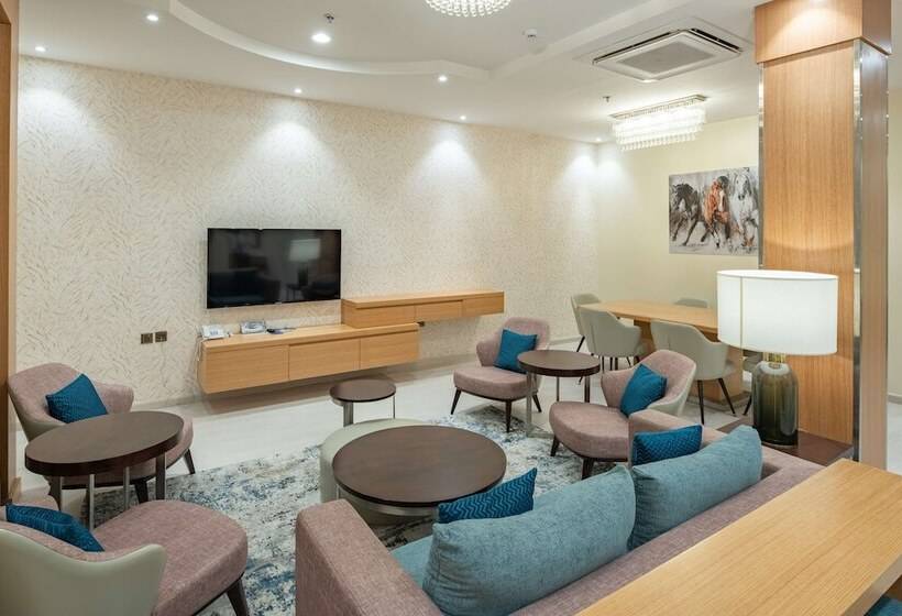 Вилла 4 Спальни, Radisson Blu Hotel, Buraidah