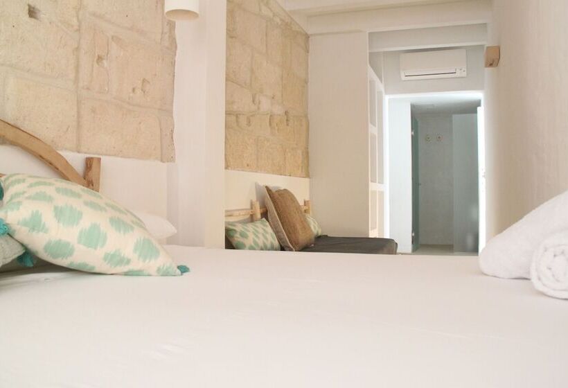 غرفة قياسية ثلاثية, S Esparteria