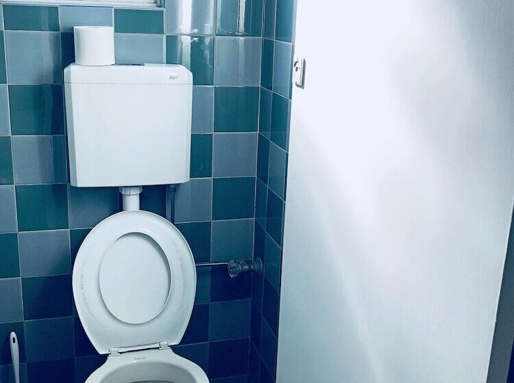 带共用浴室的标准房间, Swansea