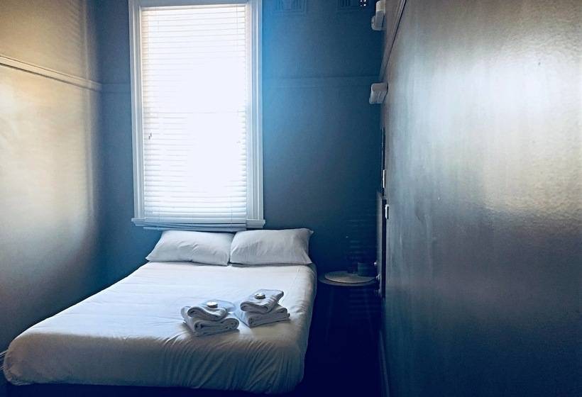 带共用浴室的标准房间, Swansea