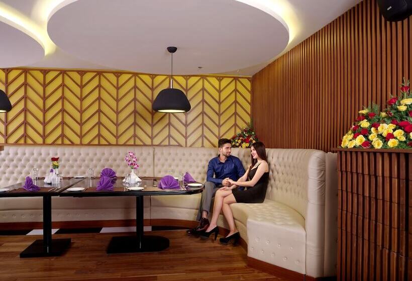 جناح ديلوكس, The Blooms Cochin