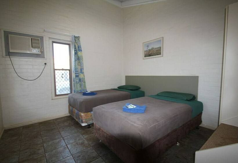 اتاق خانوادگی, The Port Hedland Walkabout Motel