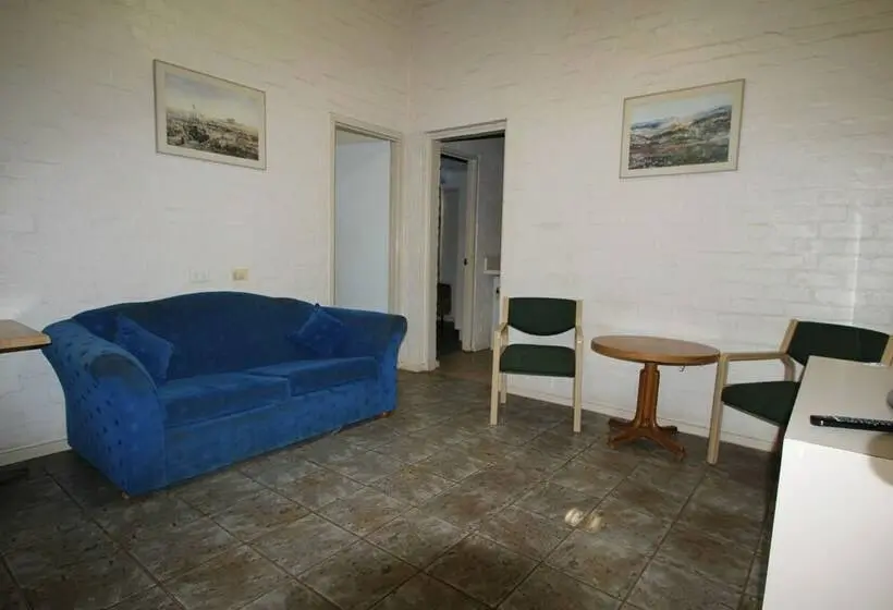 اتاق خانوادگی, The Port Hedland Walkabout Motel