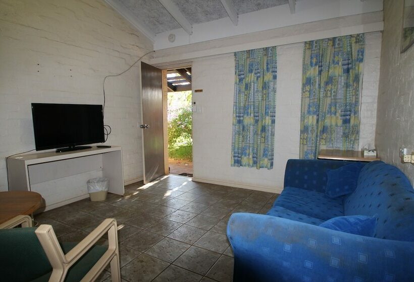 اتاق خانوادگی, The Port Hedland Walkabout Motel