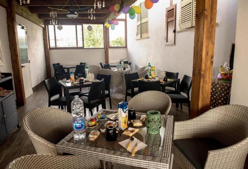اتاق استاندارد با چشم‌انداز استخر, B&b S Home