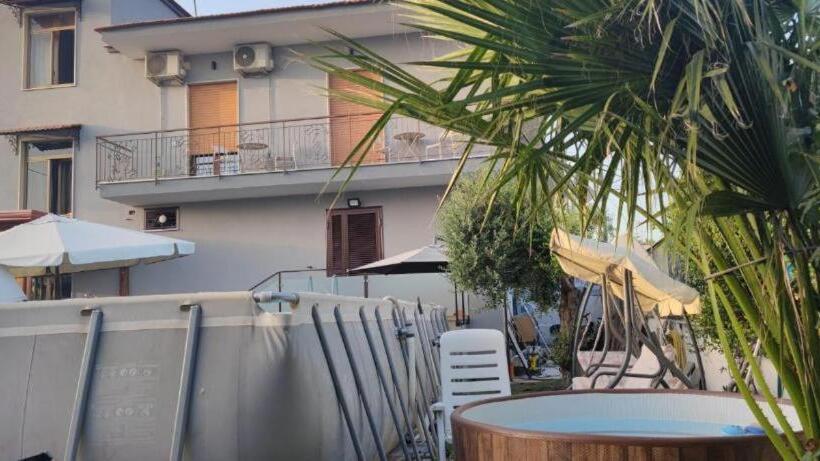 اتاق استاندارد با چشمانداز استخر, B&b S Home