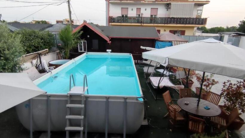 اتاق استاندارد با چشم‌انداز استخر, B&b S Home