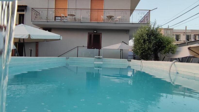 اتاق استاندارد چهارنفره با سرویس بهداشتی مشترک, B&b S Home