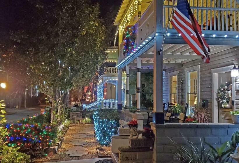 디럭스 스위트 킹 침대, At Journey S End