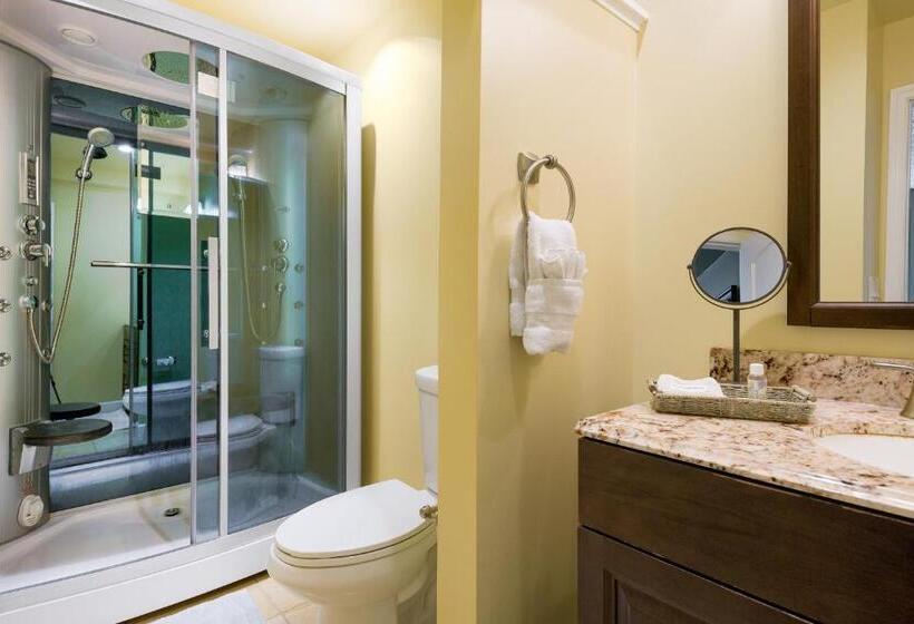 디럭스 스위트 킹 침대, At Journey S End