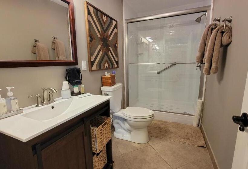 디럭스 스위트 킹 침대, At Journey S End