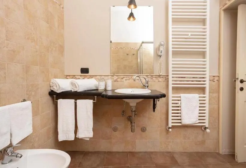 Deluxe Kolmen Hengen Huone, Don Alfonso Dimora D Epoca