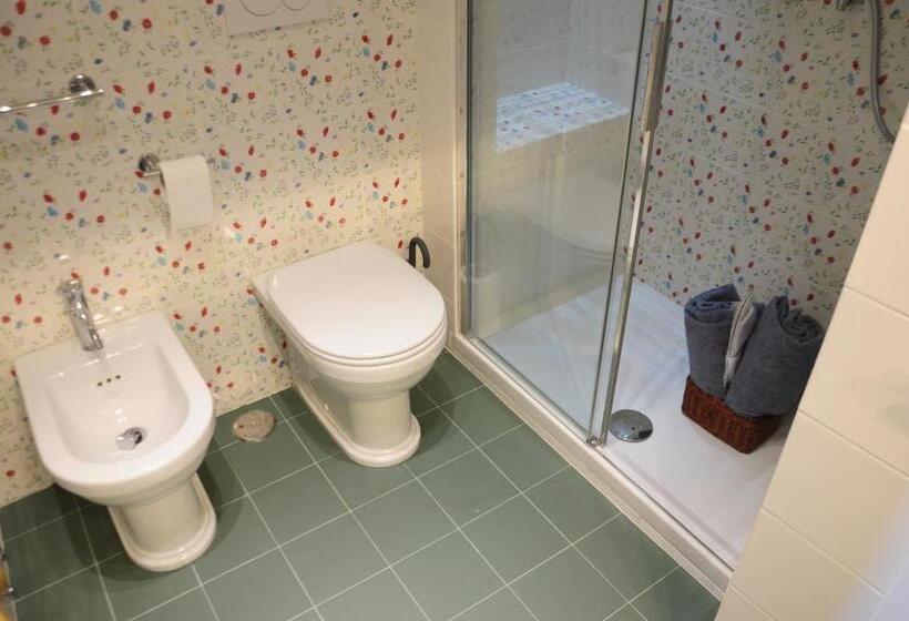 اتاق لوکس, Oberdan Ospitalita