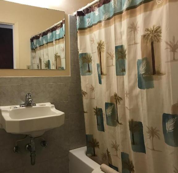 标准间, Edgewood Motel