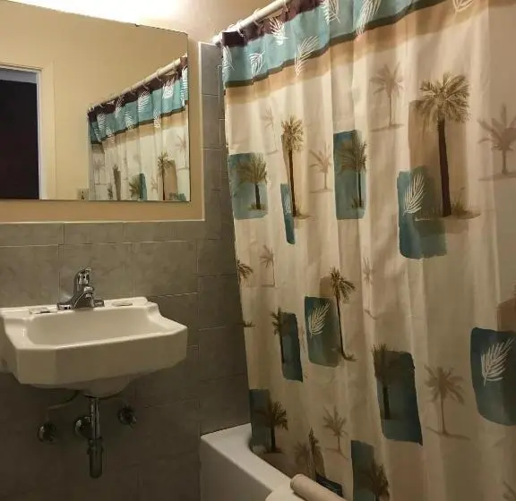 اتاق استاندارد, Edgewood Motel