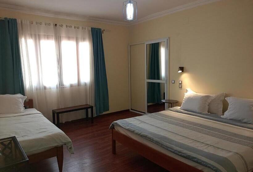 اتاق خانوادگی, La Résidence D Ankerana