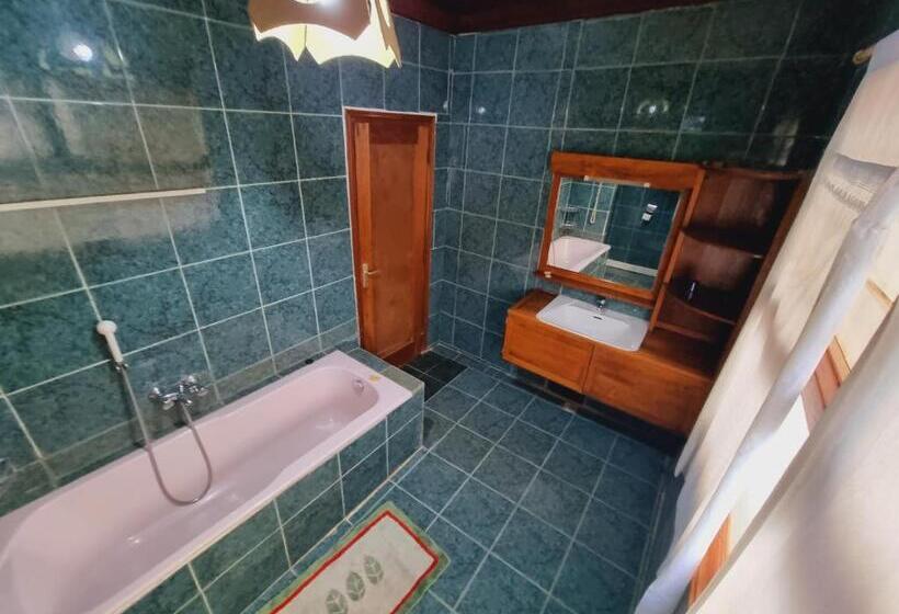 استودیوی استاندارد, La Résidence D Ankerana