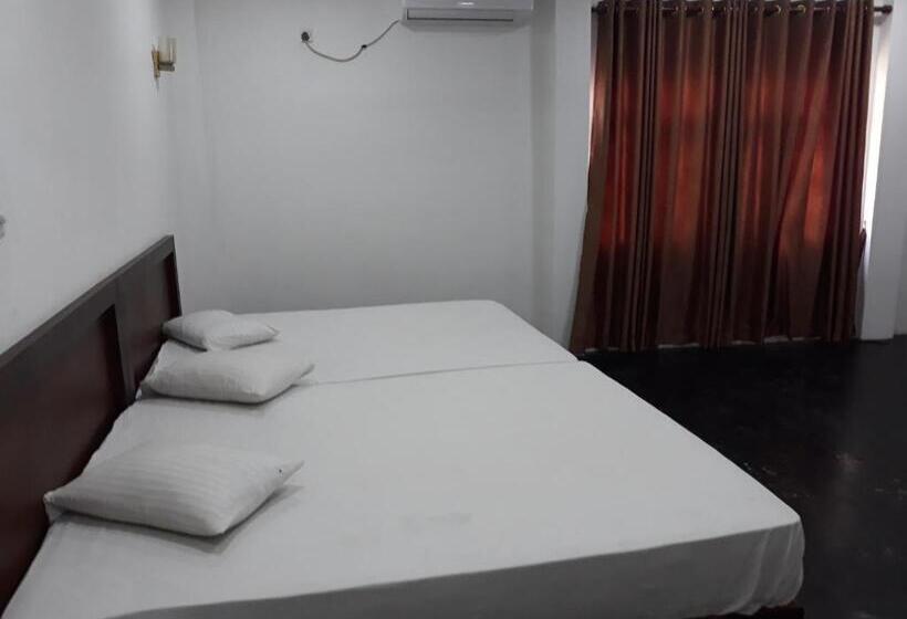 غرفة ديلوكس عائلية, The Kingston