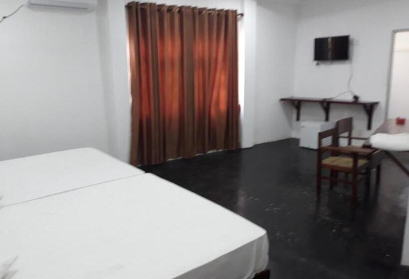 غرفة ديلوكس عائلية, The Kingston