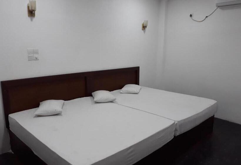 غرفة ديلوكس عائلية, The Kingston