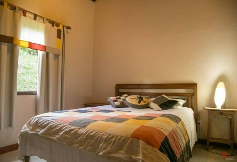 בקתת חדר, Vila Chico