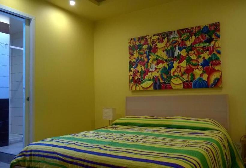 غرفة قياسية مزوَّدة بشُرفة, B&b Patty's House