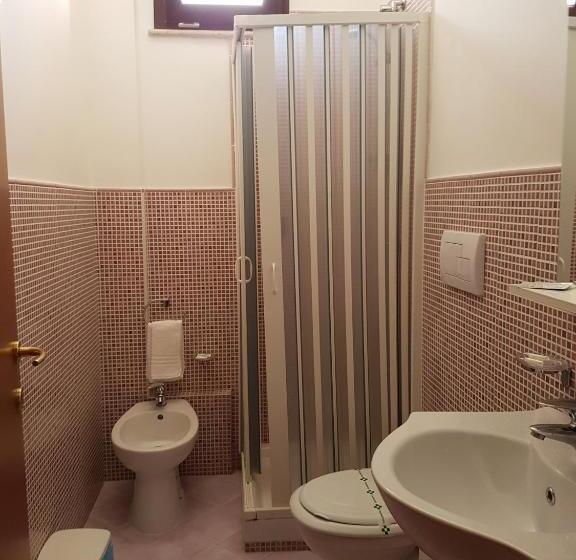 标准三人间, L Isola Del Sale