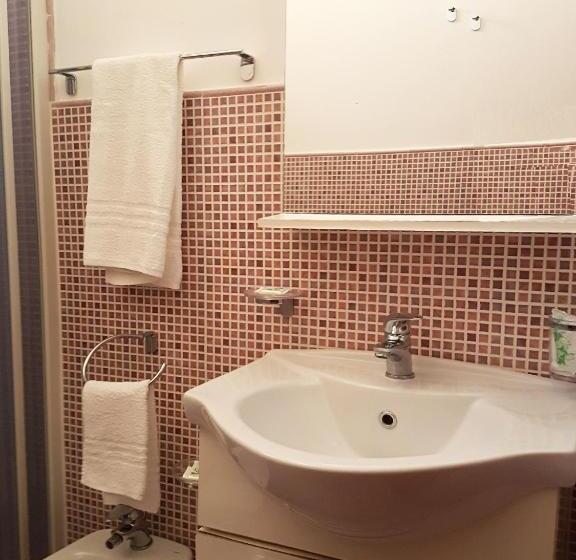 四人标准间, L Isola Del Sale