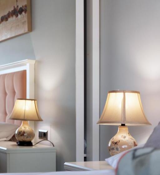 استودیوی لوکس, Delight Deluxe Aparts