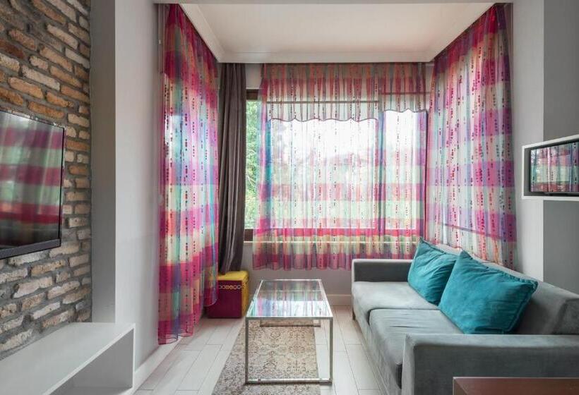 استودیوی لوکس, Delight Deluxe Aparts