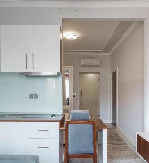 استودیوی لوکس, Delight Deluxe Aparts