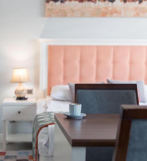 استودیوی استاندارد, Delight Deluxe Aparts